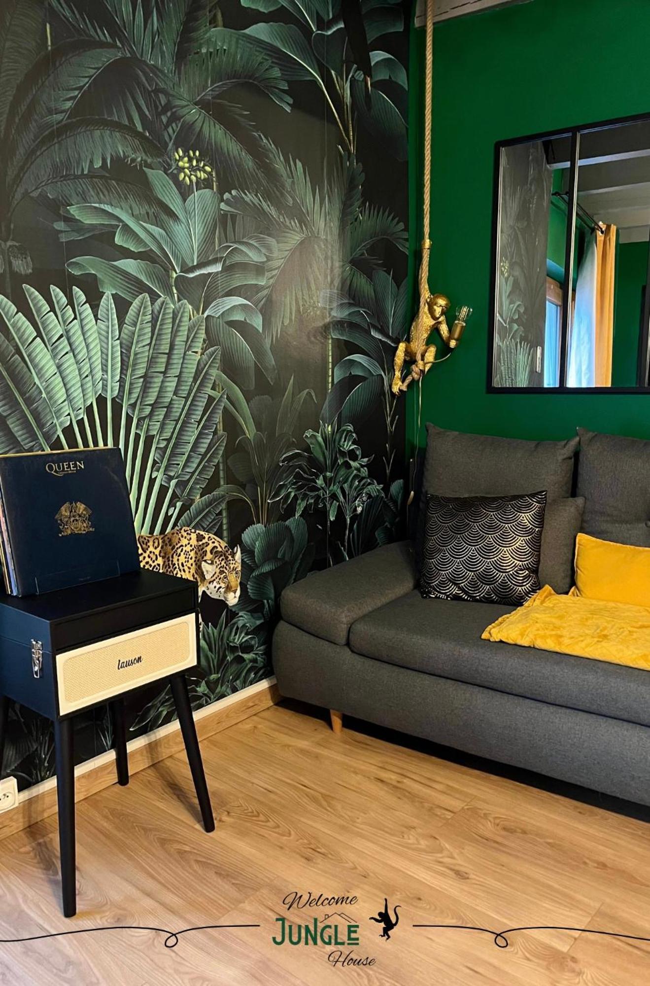 Maison Jungle House: Spacious Gaming Retreat in Montbrison Exterior photo